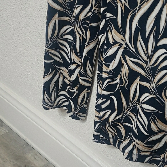 NWT Chico's Travelers Leaf Jumpsuit Short Sleeve Tie Waist Navy Cream Tropical - Picture 8 of 17